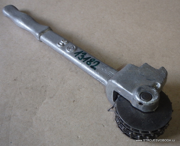 Držák orovnávacích koleček prům 50 (13182 (3).JPG)